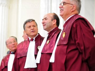 curtea-constitutionala-judecatori-avocat